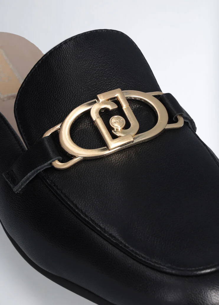 Leather slippers with logo