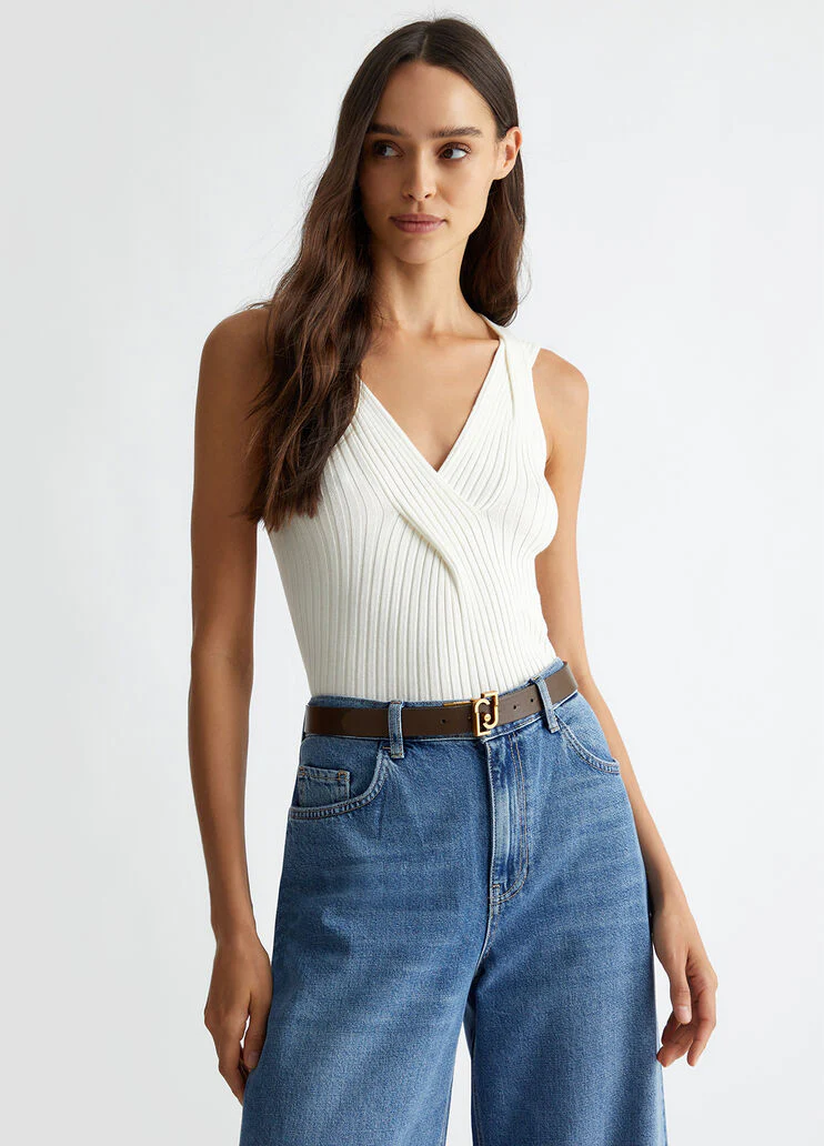 Reversible belt with logo buckle