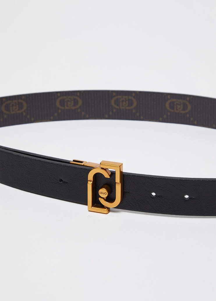 Reversible belt with logo buckle