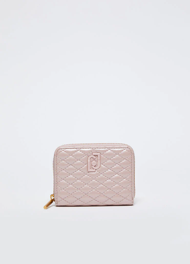 Small quilted wallet