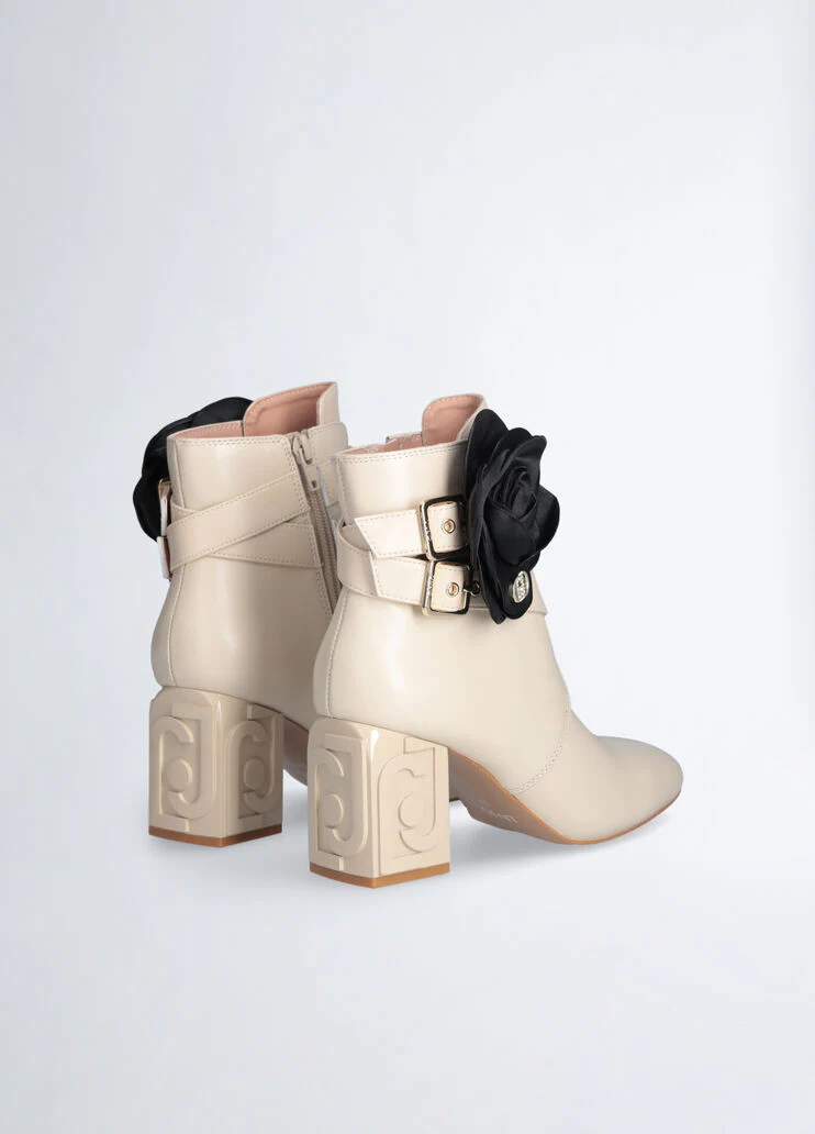 Leather ankle boot with flower detail