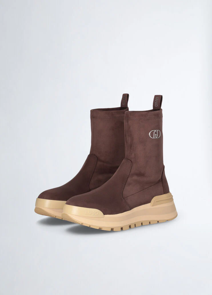 Brown ankle boots with logo