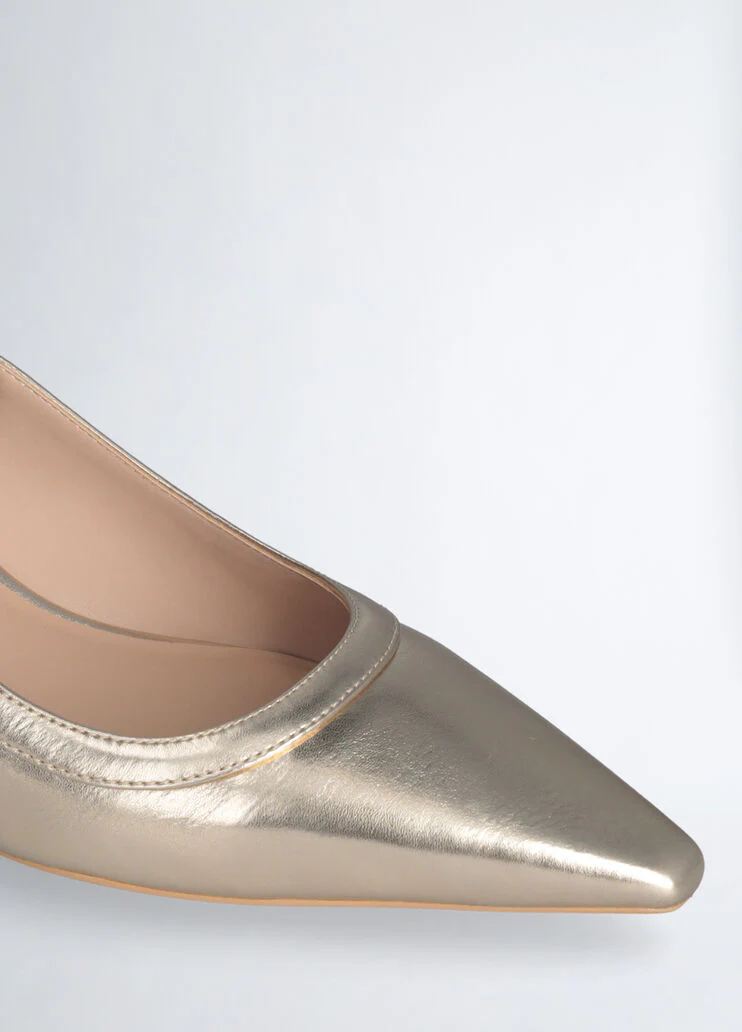 Slingbacks with low heel