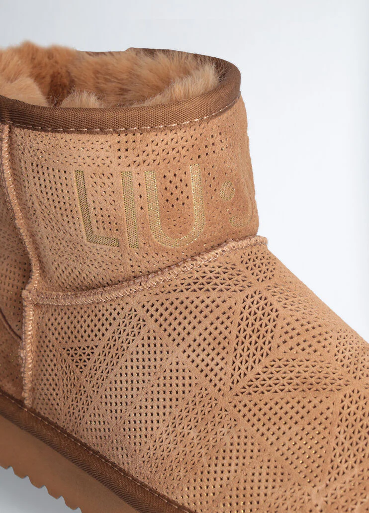 Warm ankle boots with maxi logo