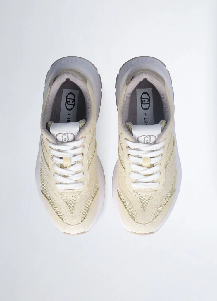 Sneakers in suede and brighty mesh