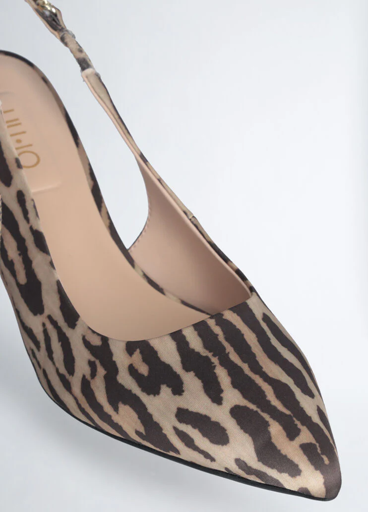 Slingbacks with low heel