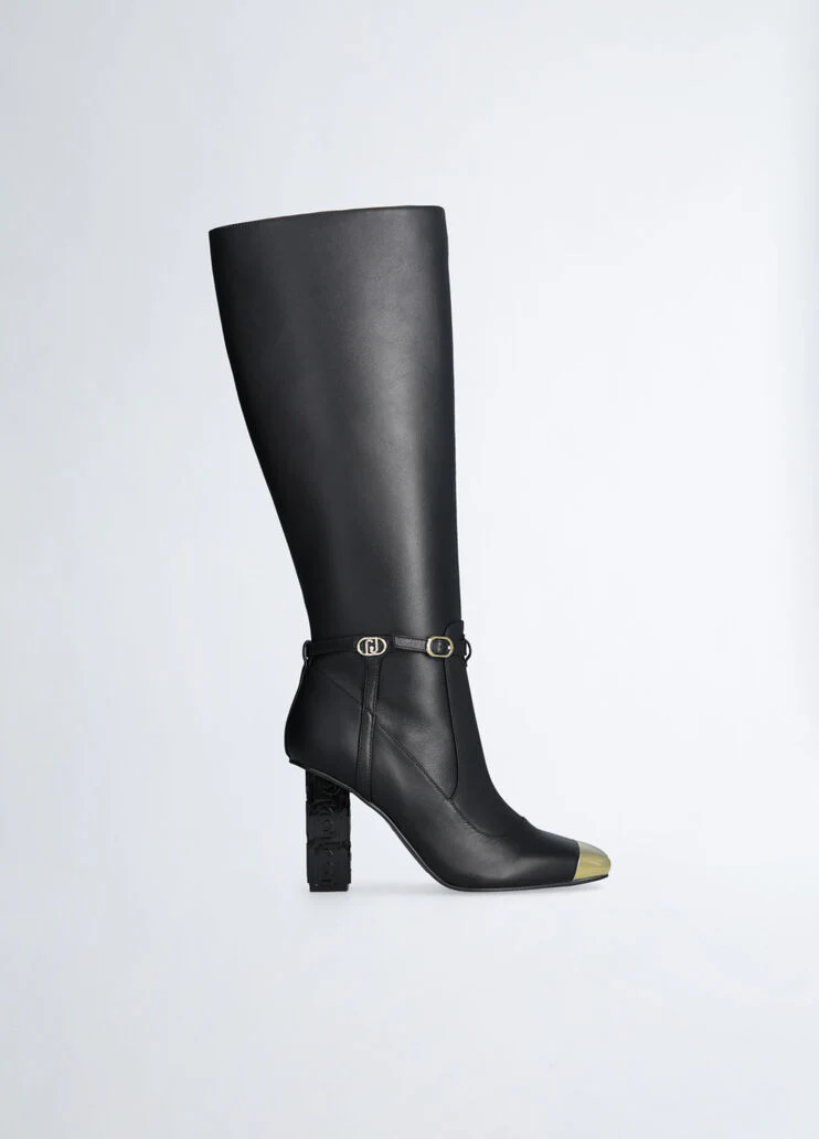 Black boots with branded heel