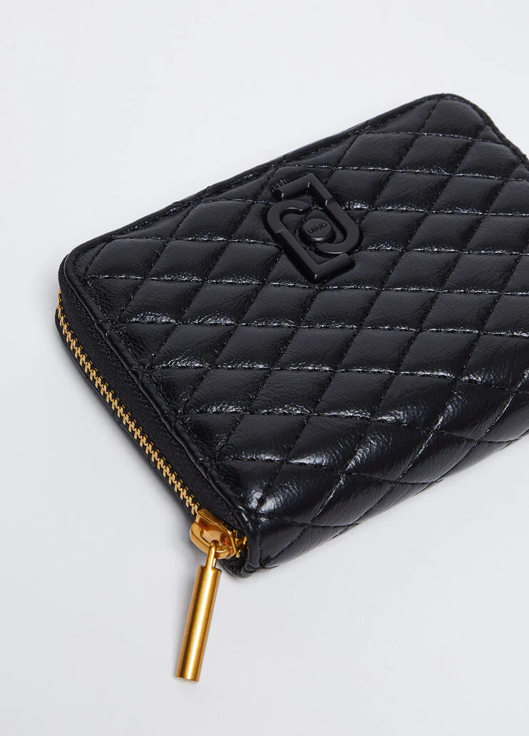Small quilted wallet