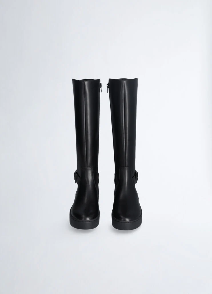 Black boots with buckle