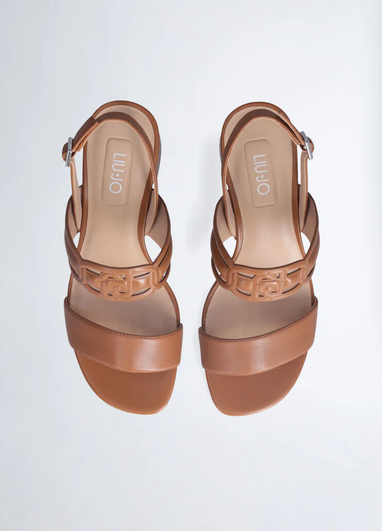 Leather sandals with wide heel