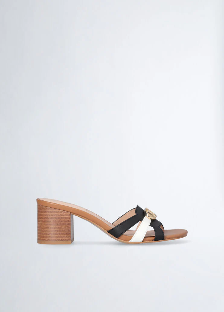 Leather sandals with wide heel