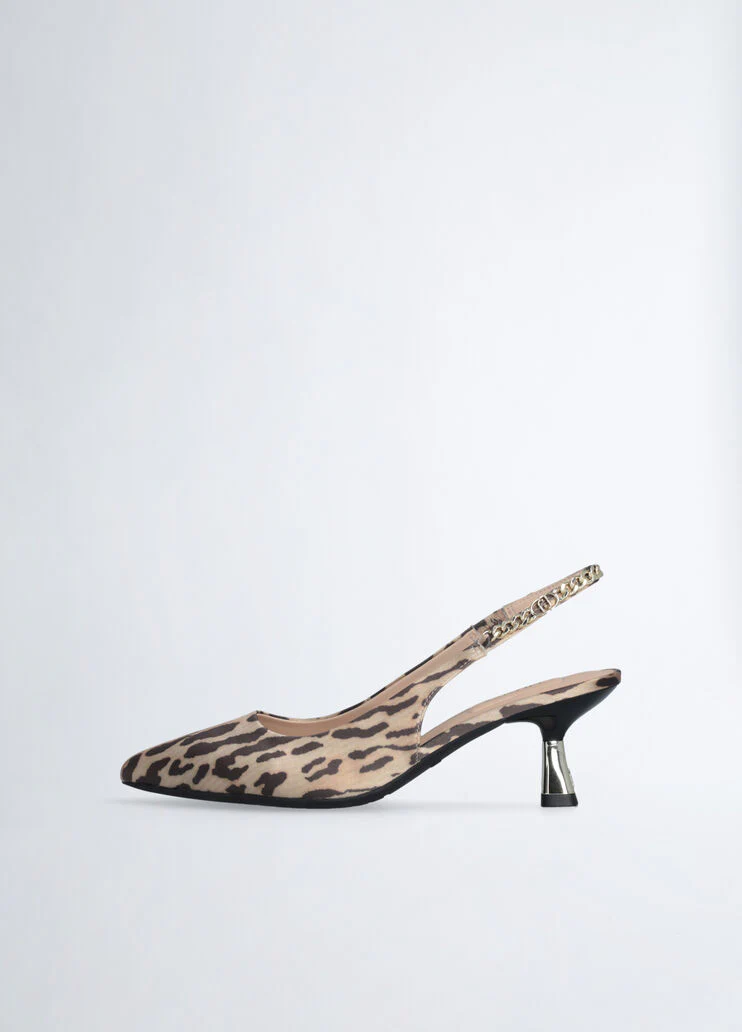 Slingbacks with low heel