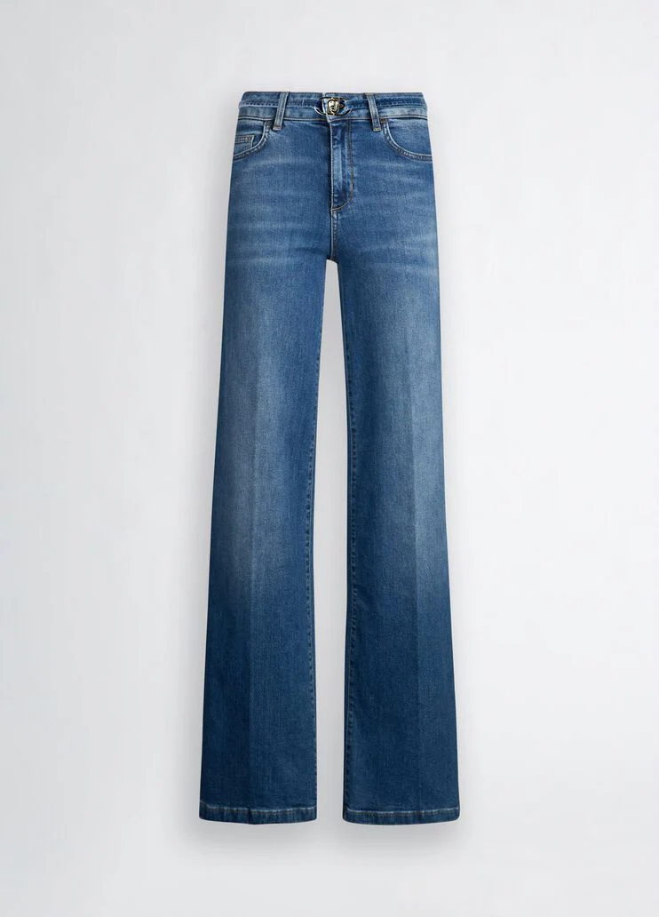 Flared jeans with belt
