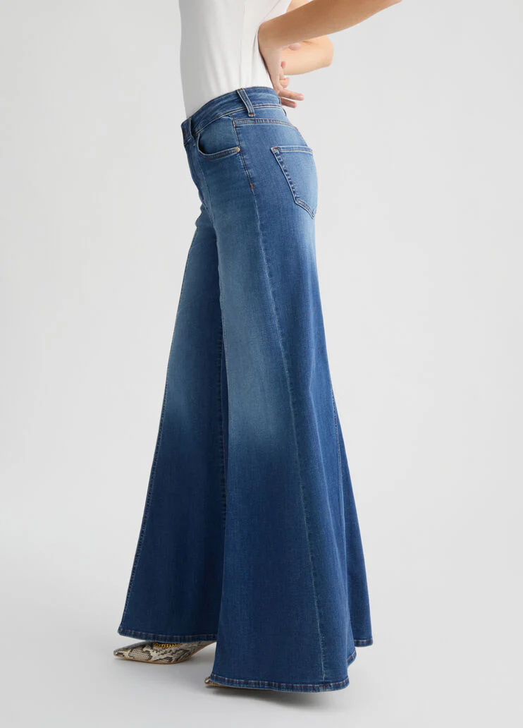 High-waisted super-flared jeans