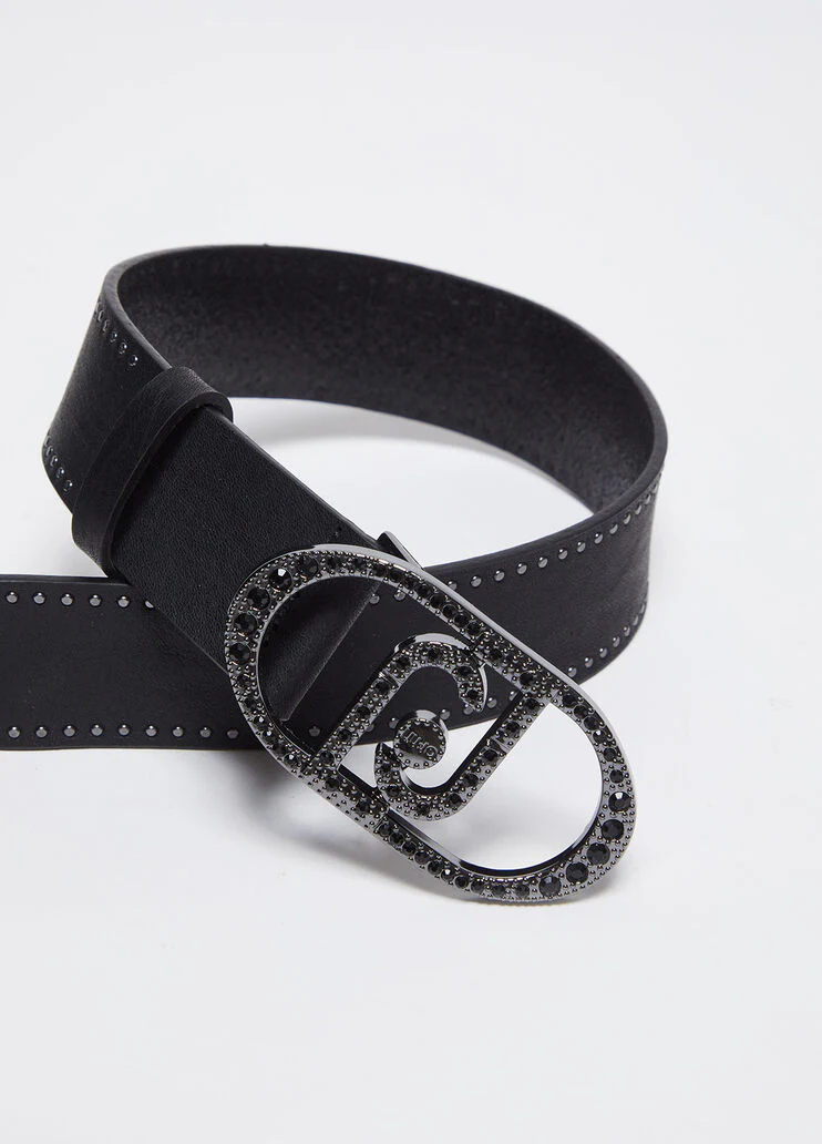 Leather belt with logo buckle