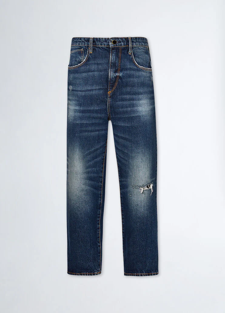 Cropped boyfriend jeans