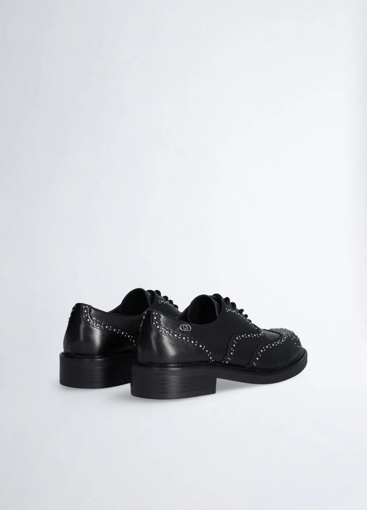 Oxford shoes with studs
