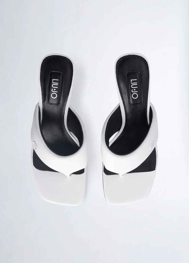 Thong sandals with heel