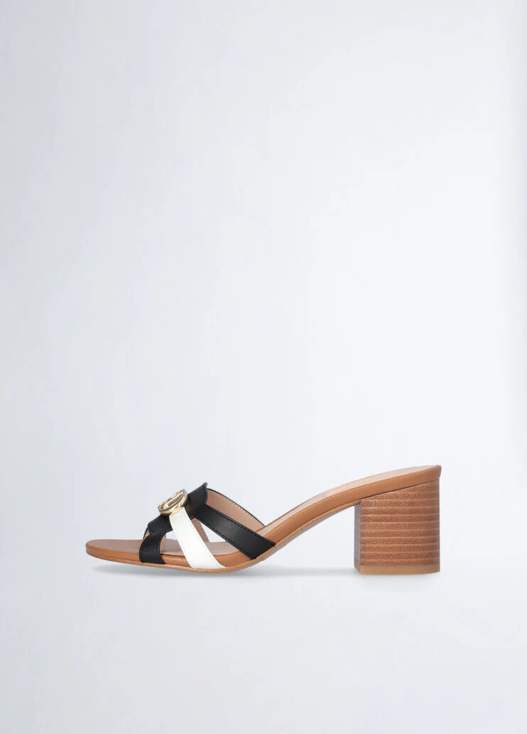 Leather sandals with wide heel
