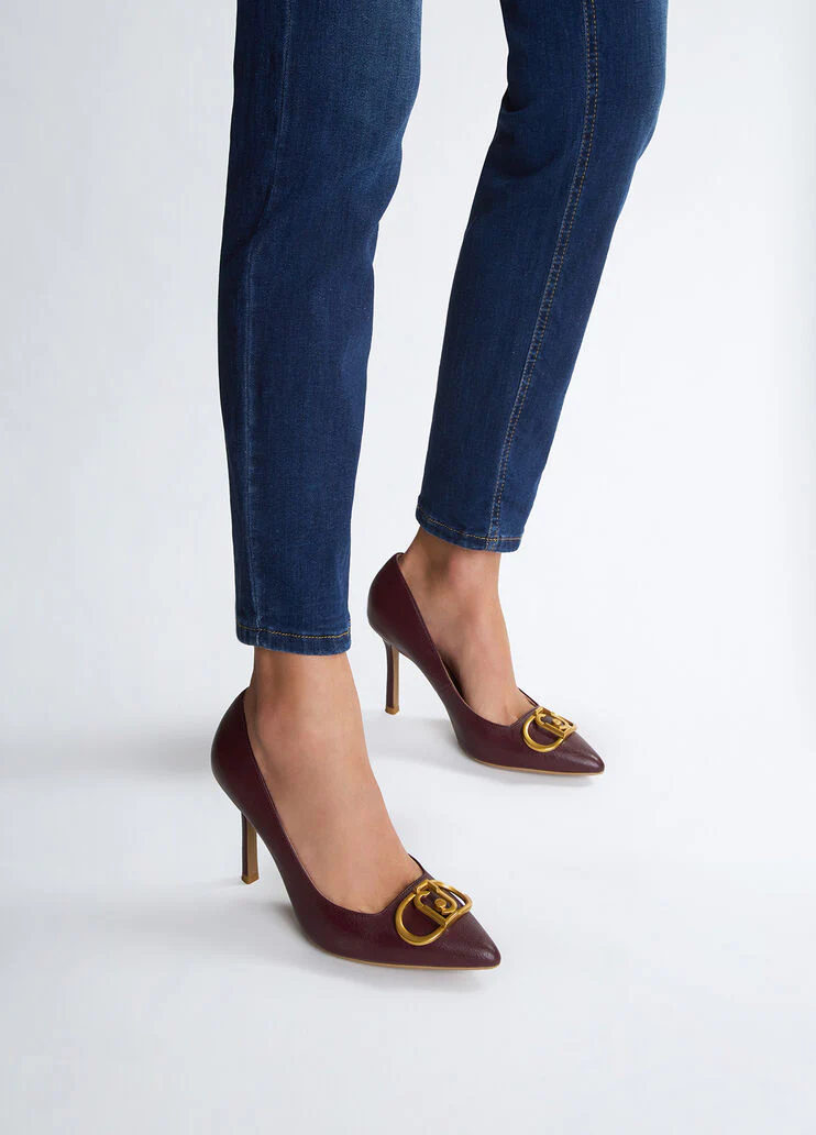 Burgundy court shoes with maxi-logo