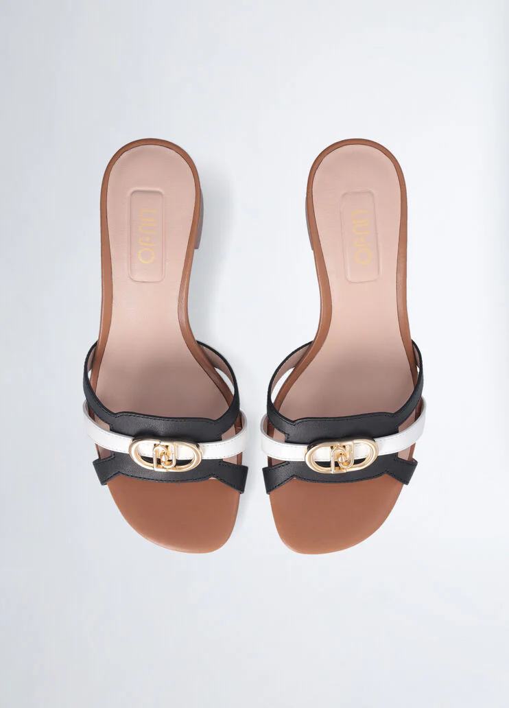 Leather sandals with wide heel