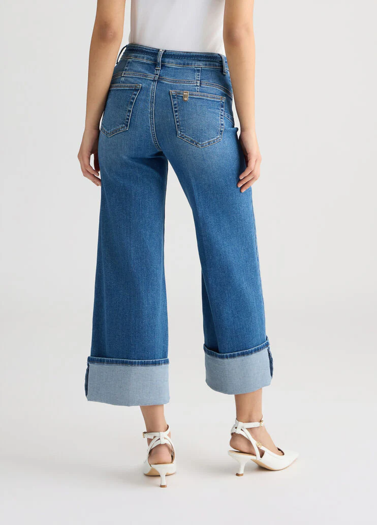 Cropped jeans with turn-ups