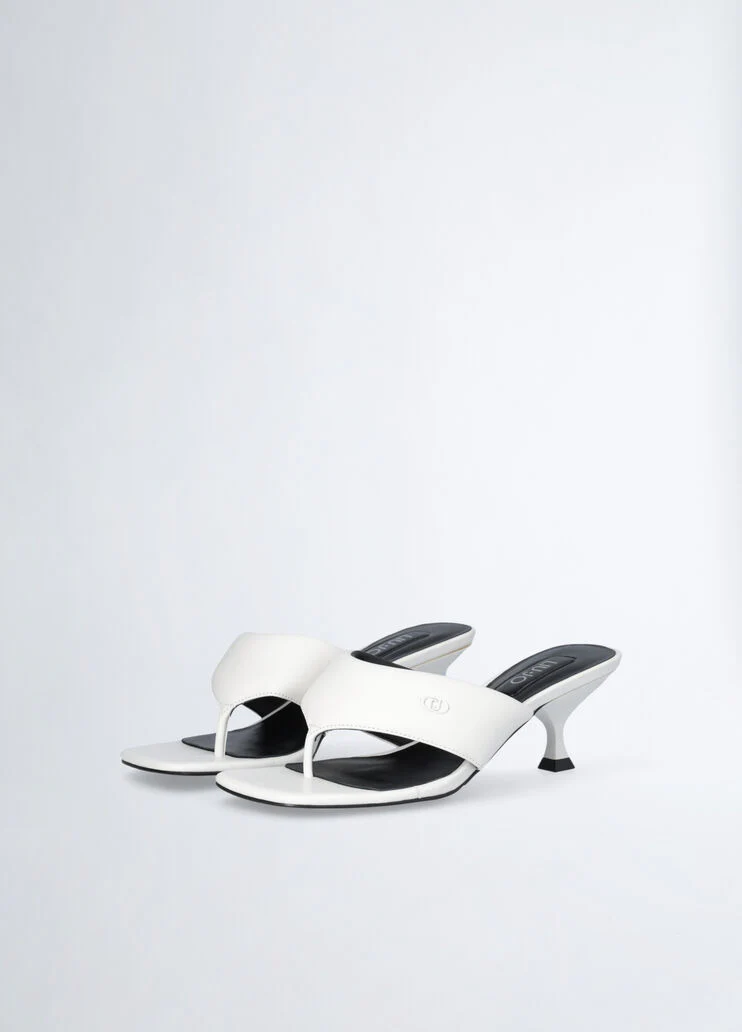 Thong sandals with heel