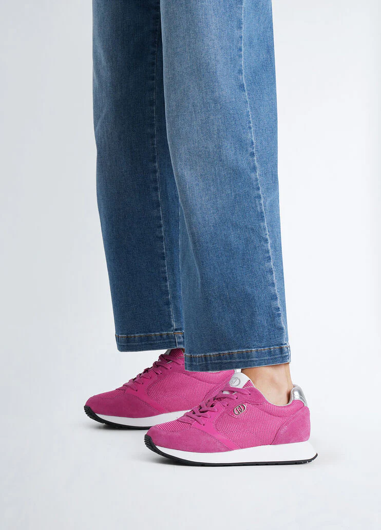 Sneakers in suede and brighty mesh