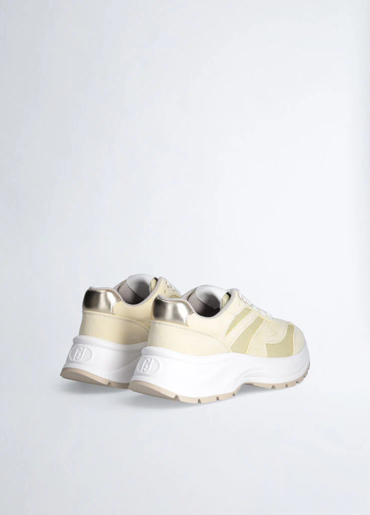 Sneakers in suede and brighty mesh