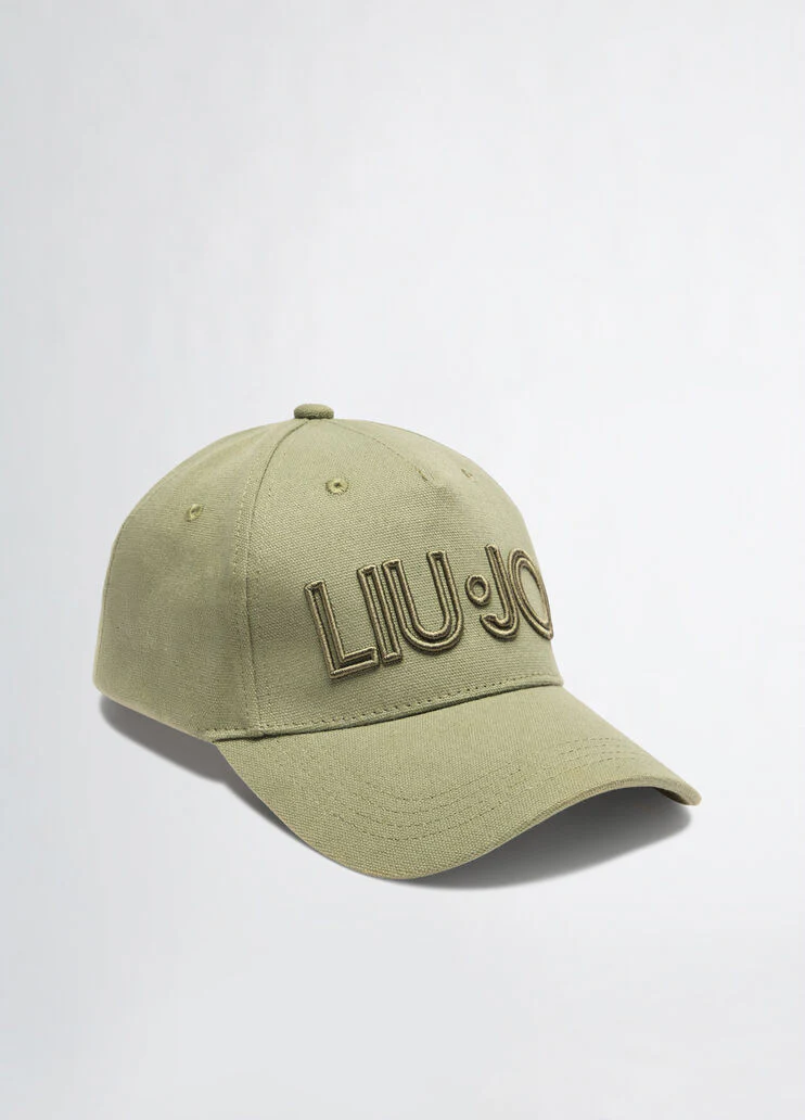 Baseball cap with logo