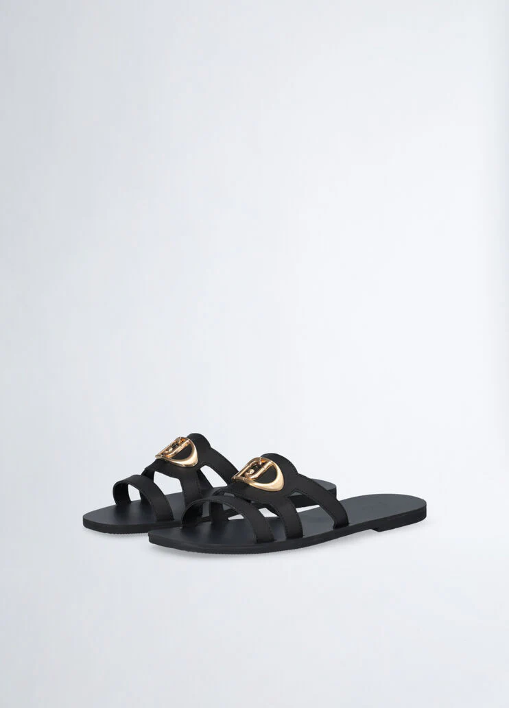 Flat sandals with logo