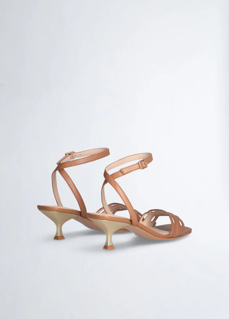Sandals with low heel