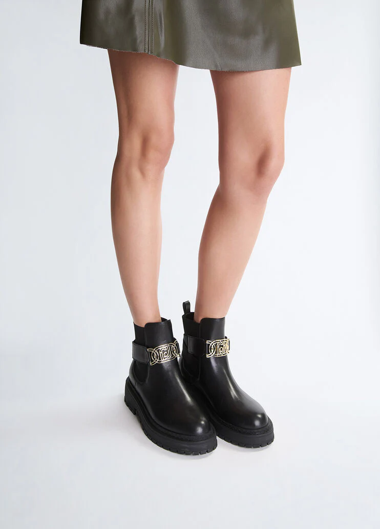 Black ankle boots with maxi-logo