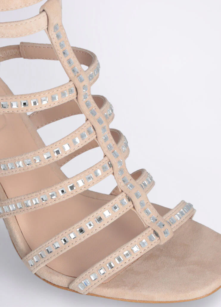 Sandals with branded heel