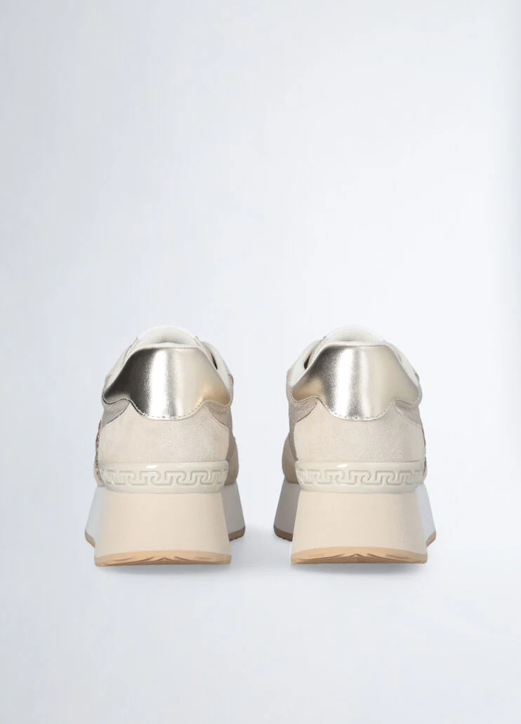 Sneakers with glitter logo