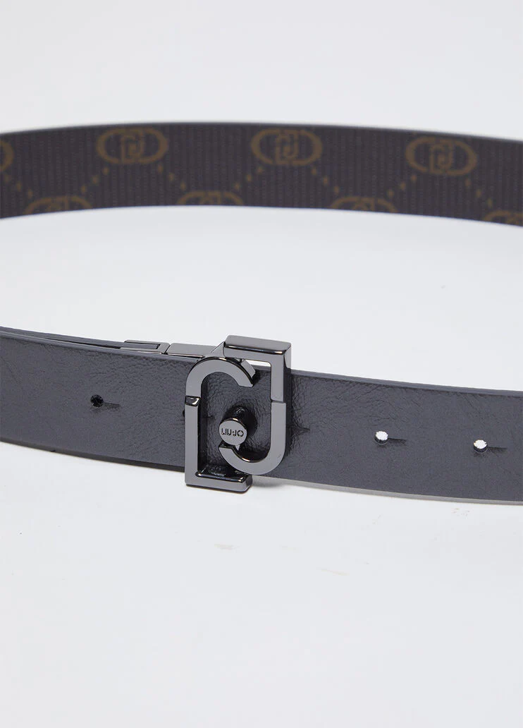 Reversible belt with logo buckle