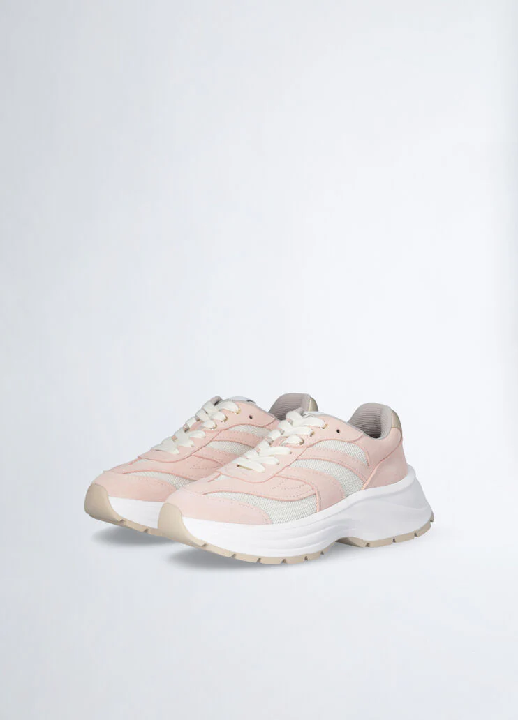 Sneakers in suede and brighty mesh