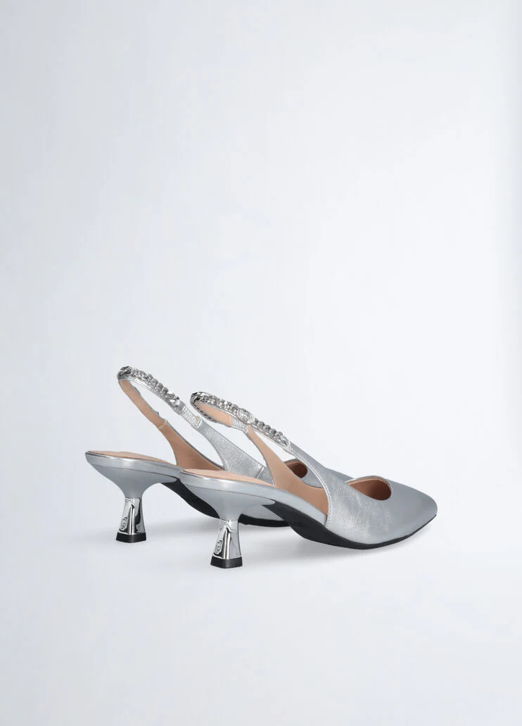 Slingbacks with low heel