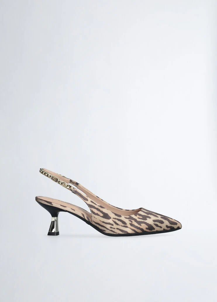 Slingbacks with low heel