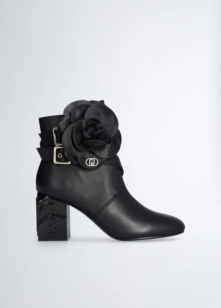 Leather ankle boot with flower detail