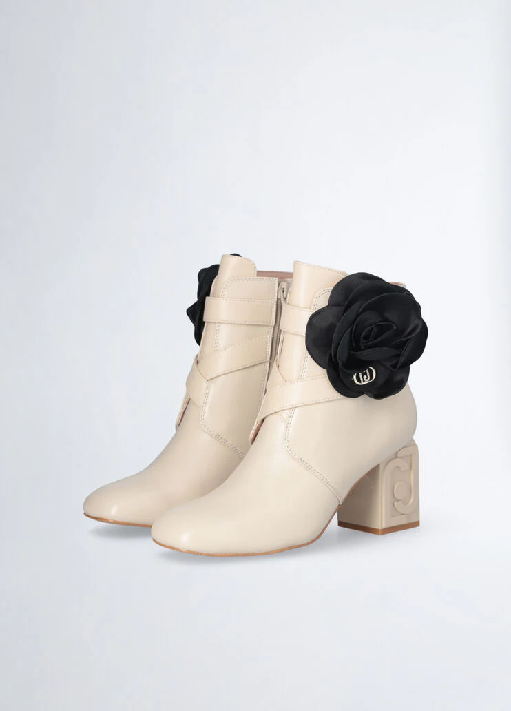 Leather ankle boot with flower detail