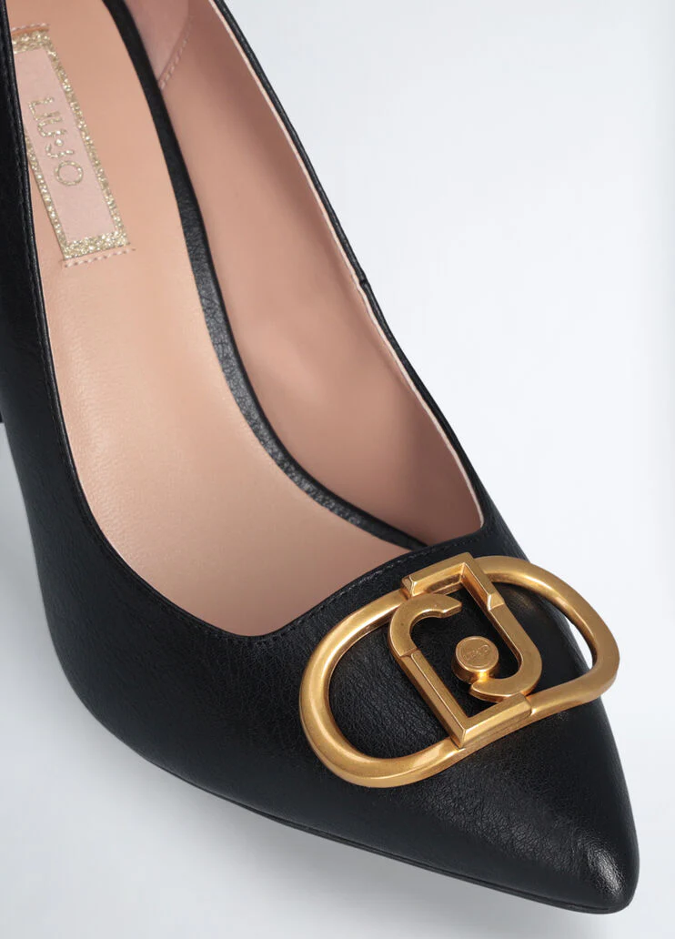 Black court shoes with maxi-logo