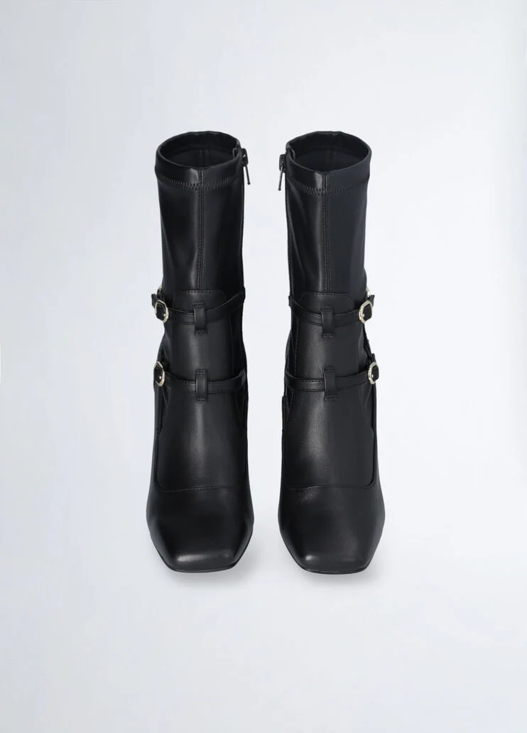 Ankle boots with branded heel