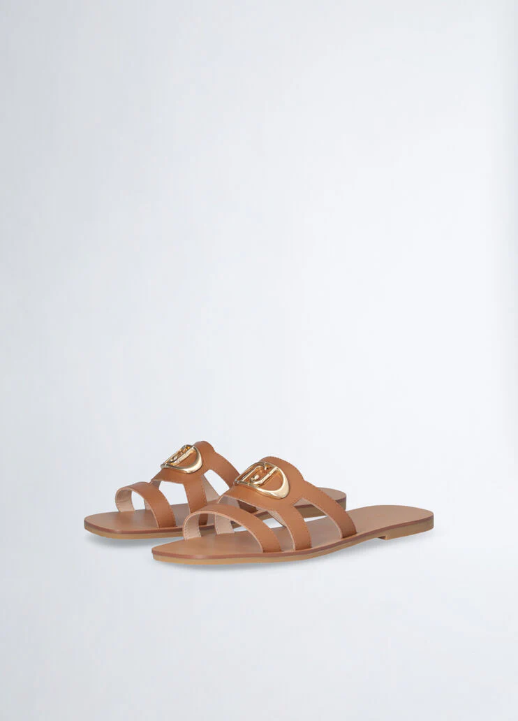 Flat sandals with logo