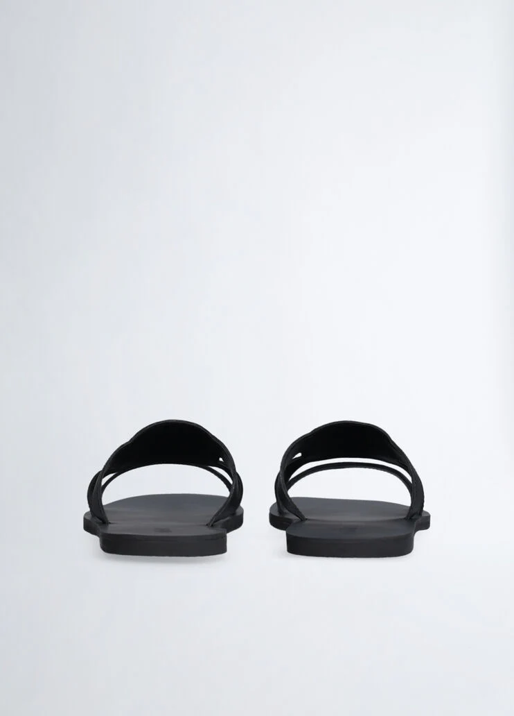 Flat sandals with logo