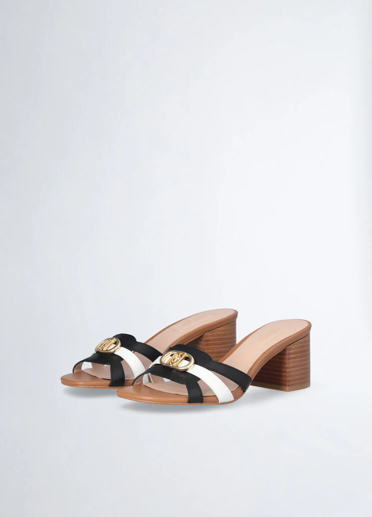 Leather sandals with wide heel