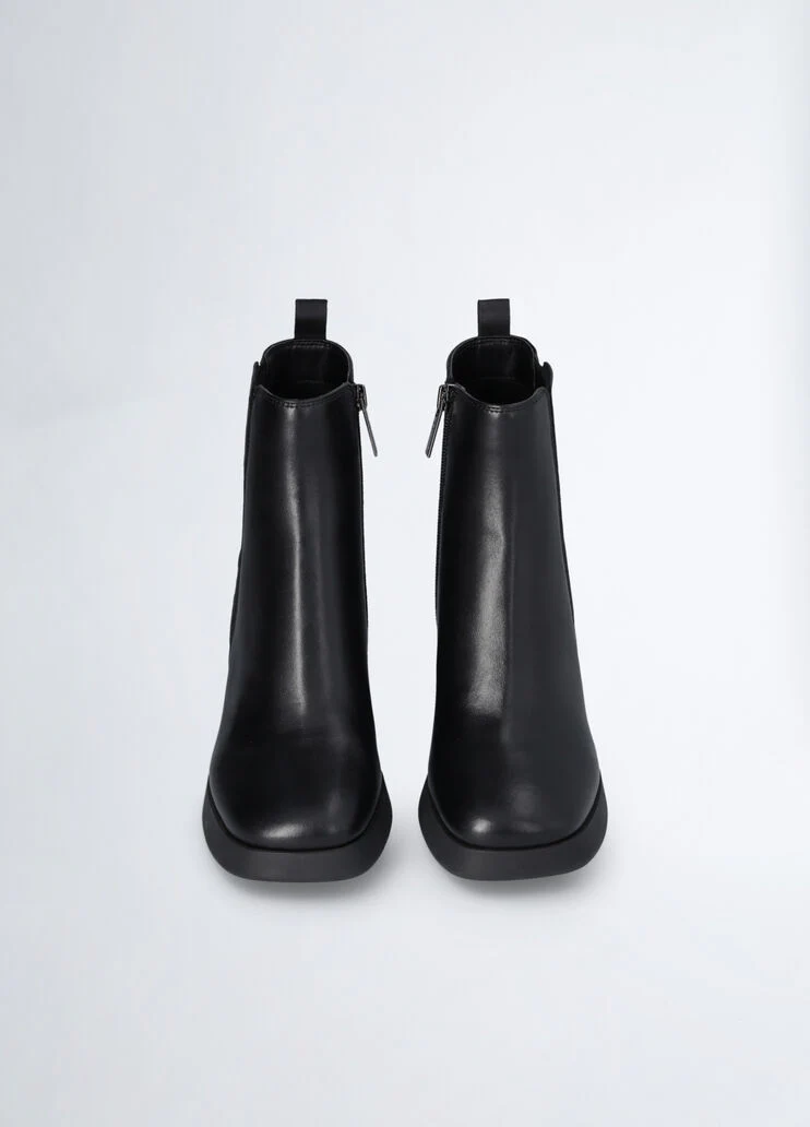Black ankle boots with heel