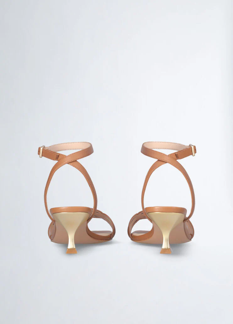 Sandals with low heel