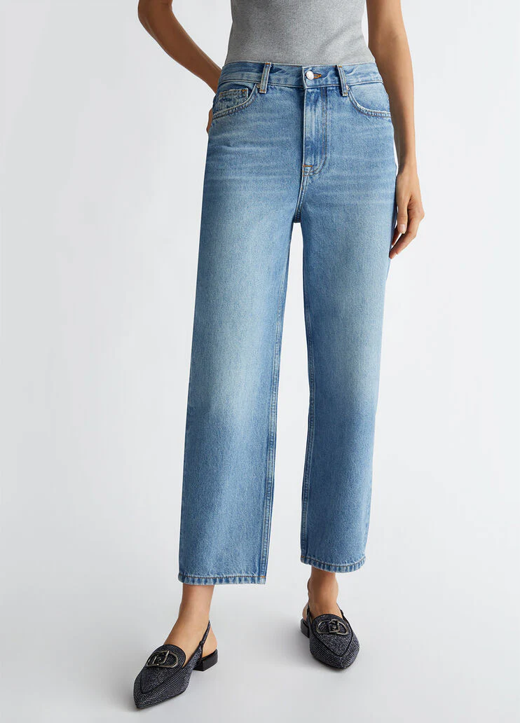 Straight-leg jeans