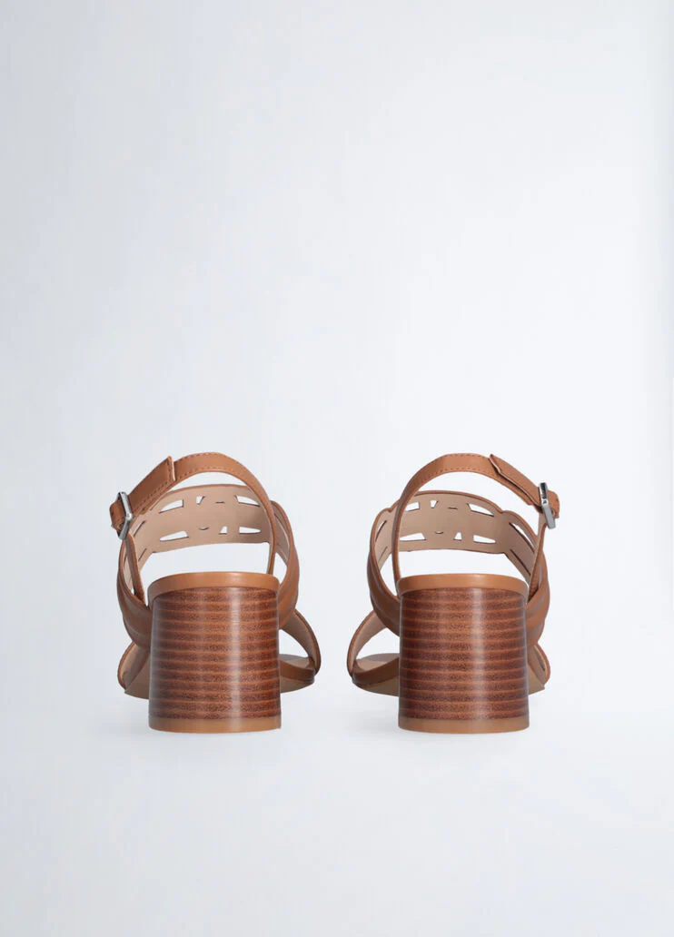 Leather sandals with wide heel